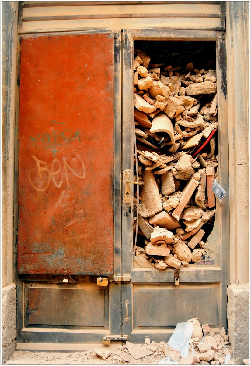 L'Aquila Via Garibaldi "music store"