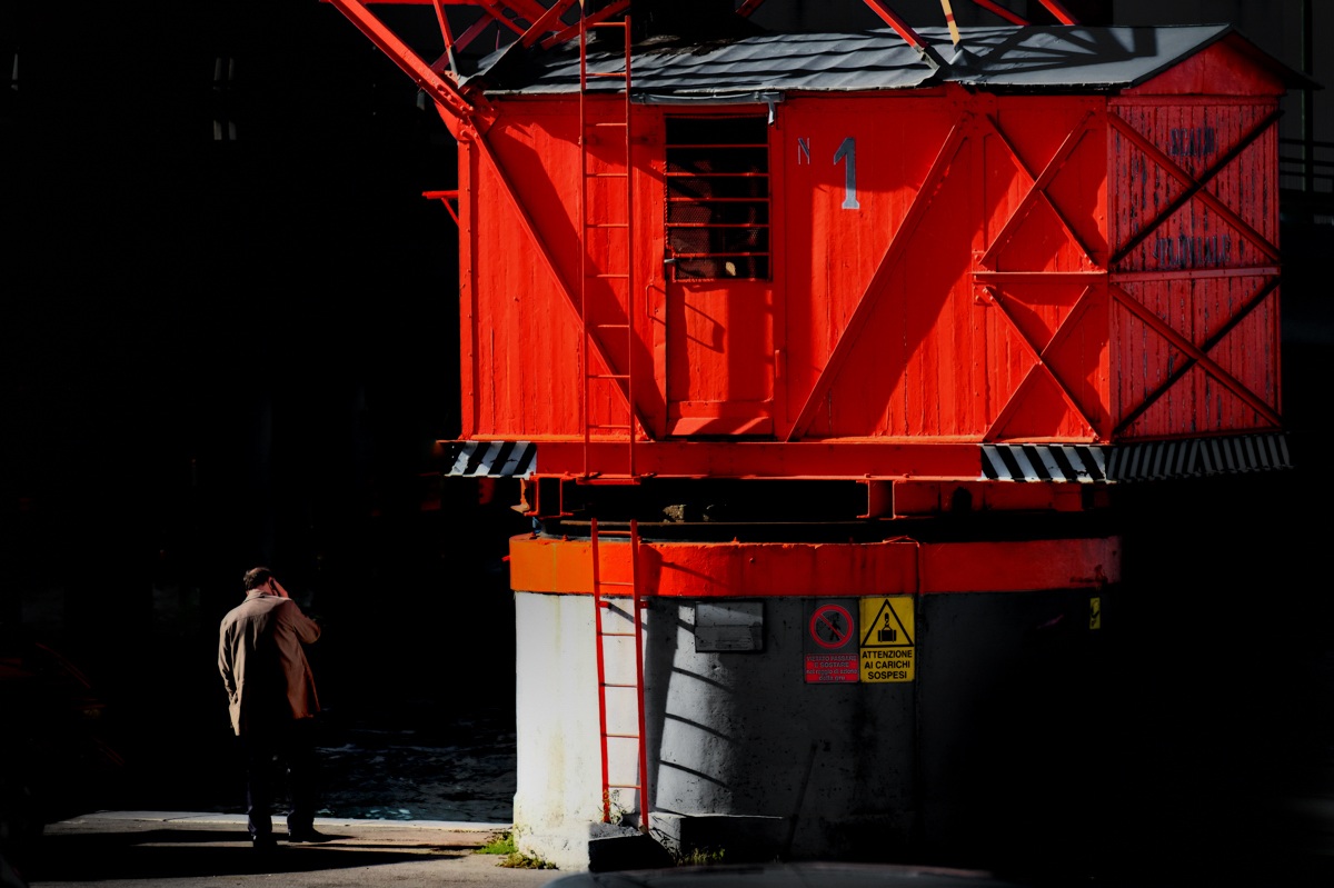 Attention, suspended loads!