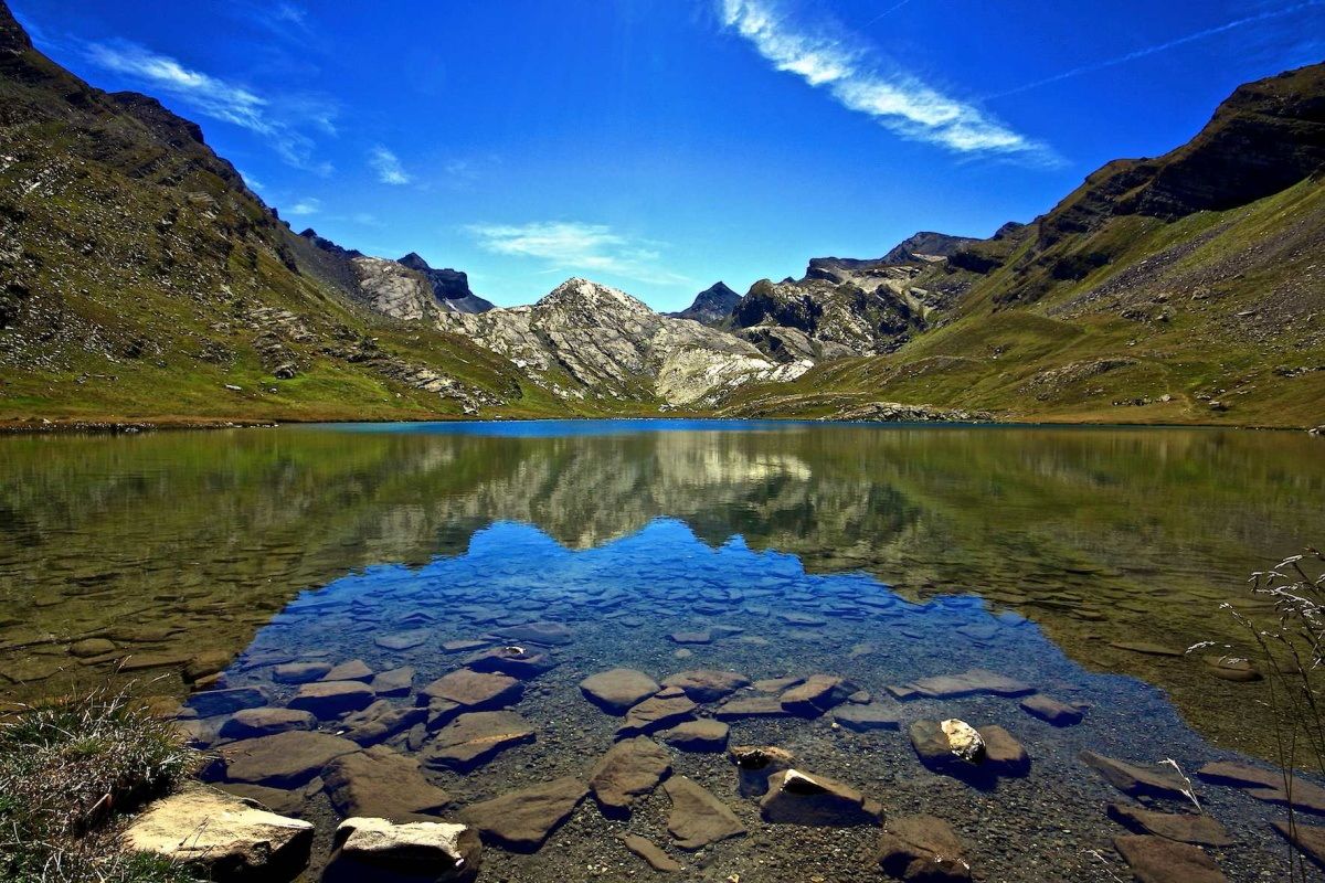 Lake Lauzanier FR. (2284)