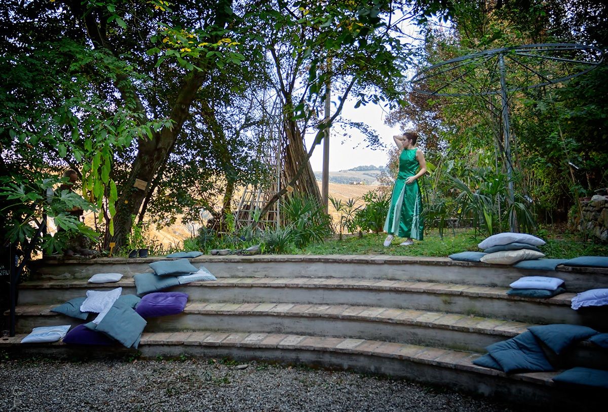 Dances among the trees