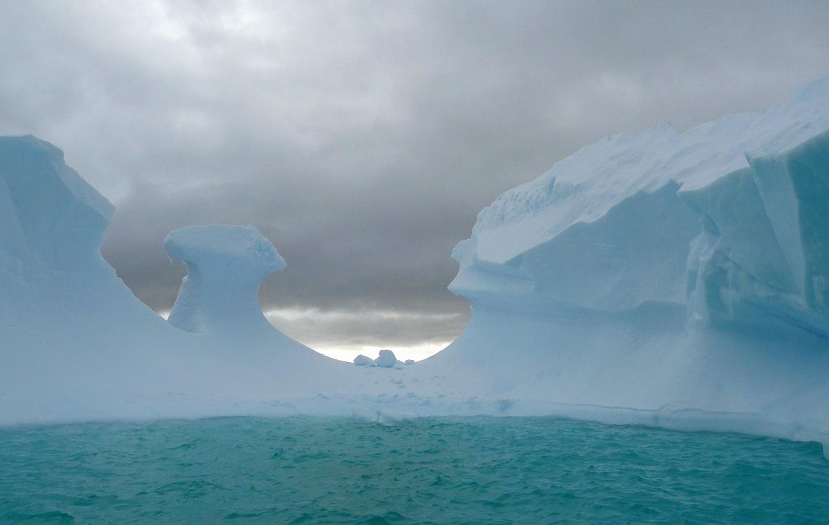 The colors of the ice