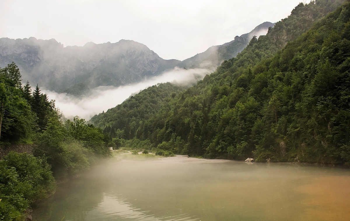 Nuvole basse in montagna
