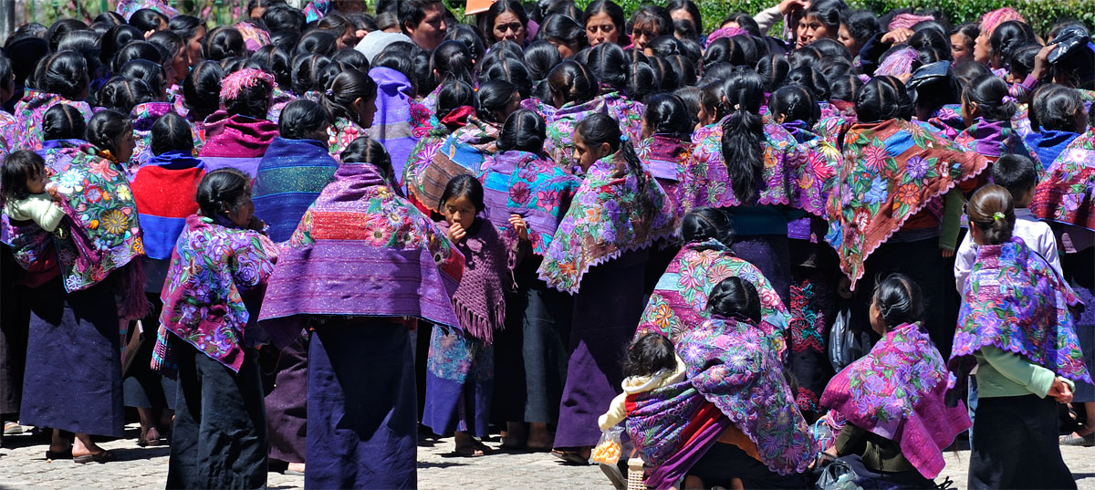 Assembly of Mayan women in San Lorenzo Zinacatan - Mess