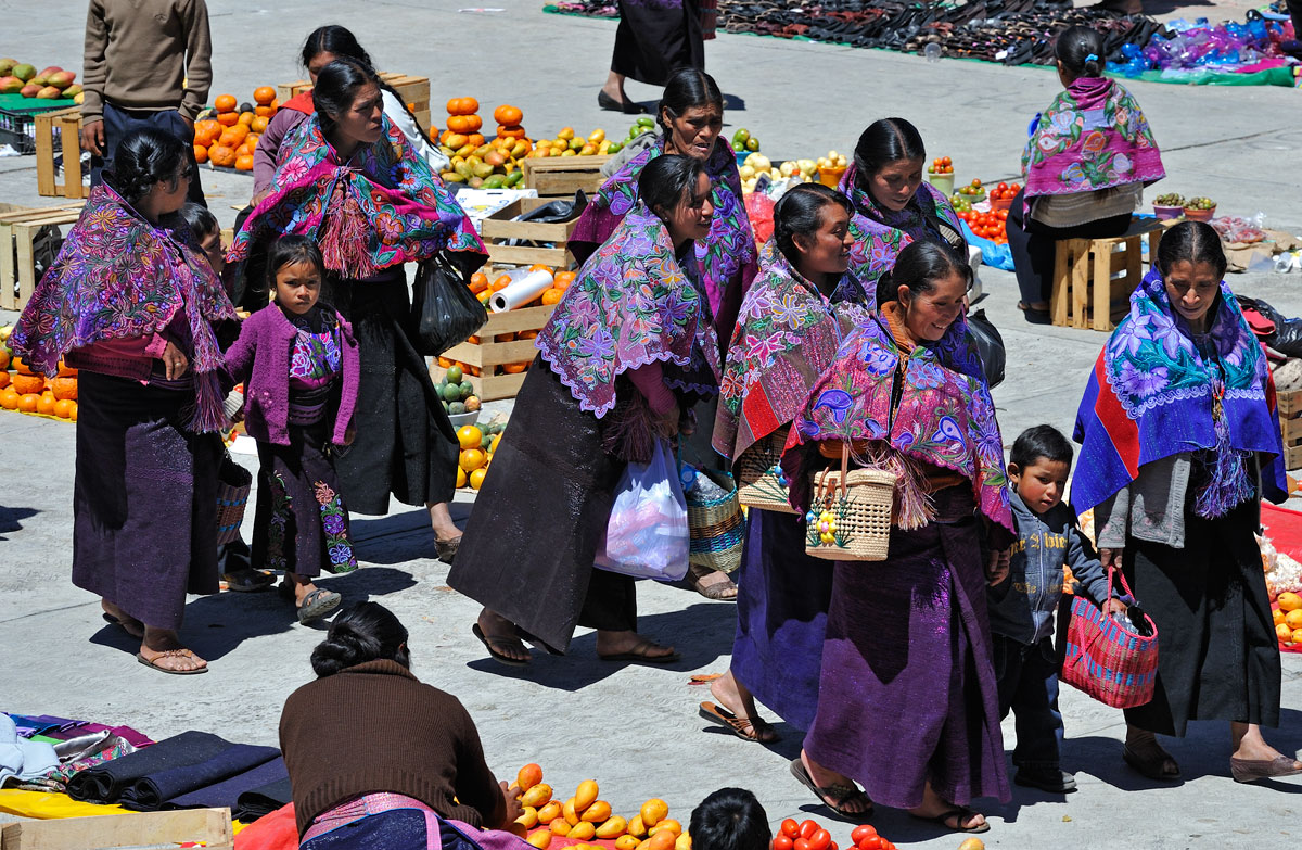 Mercato maya a San Lorenzo Zinacantan-Messico