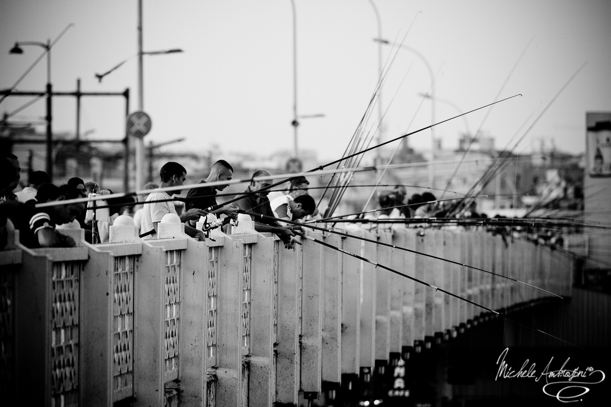 Pescatori sul ponte di Galata