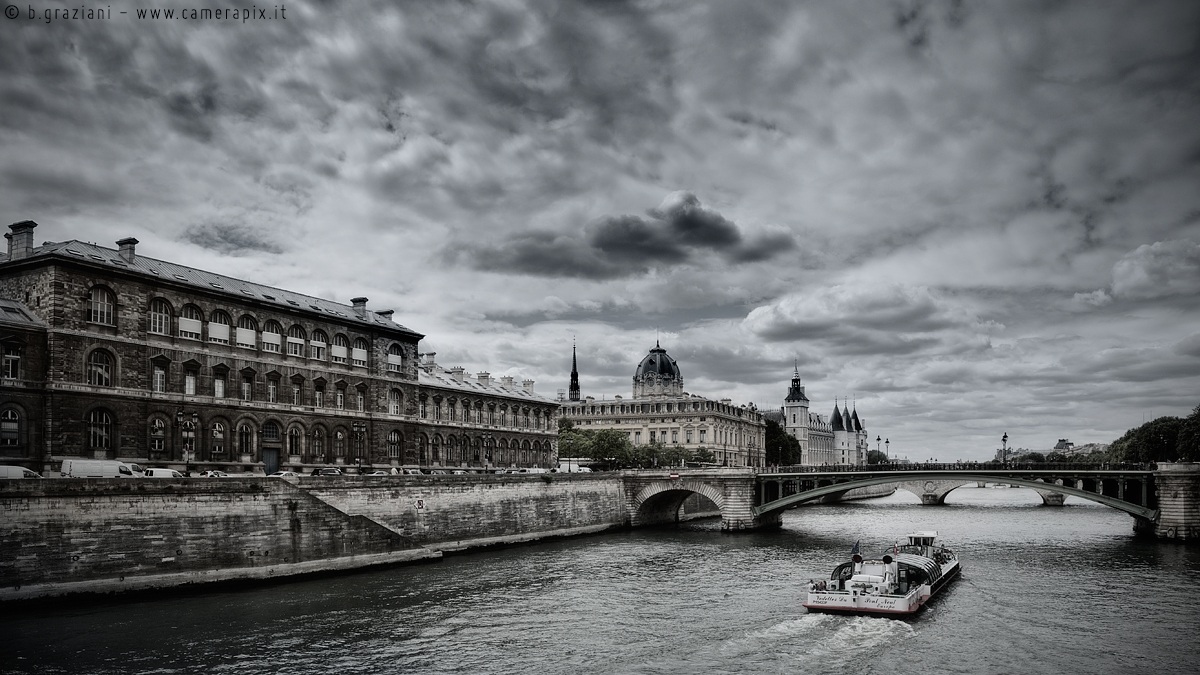 Dark atmosphere in Paris