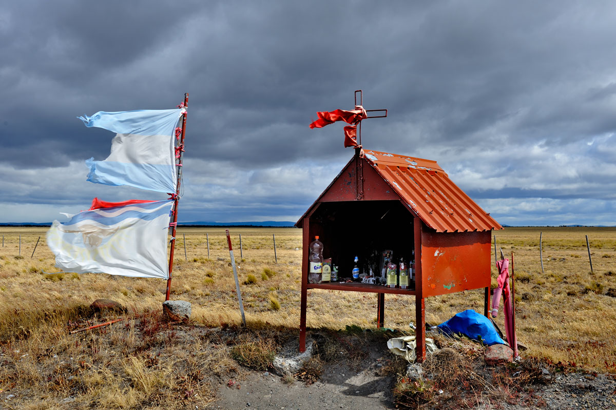 Votive shrine along the Routa 40 -