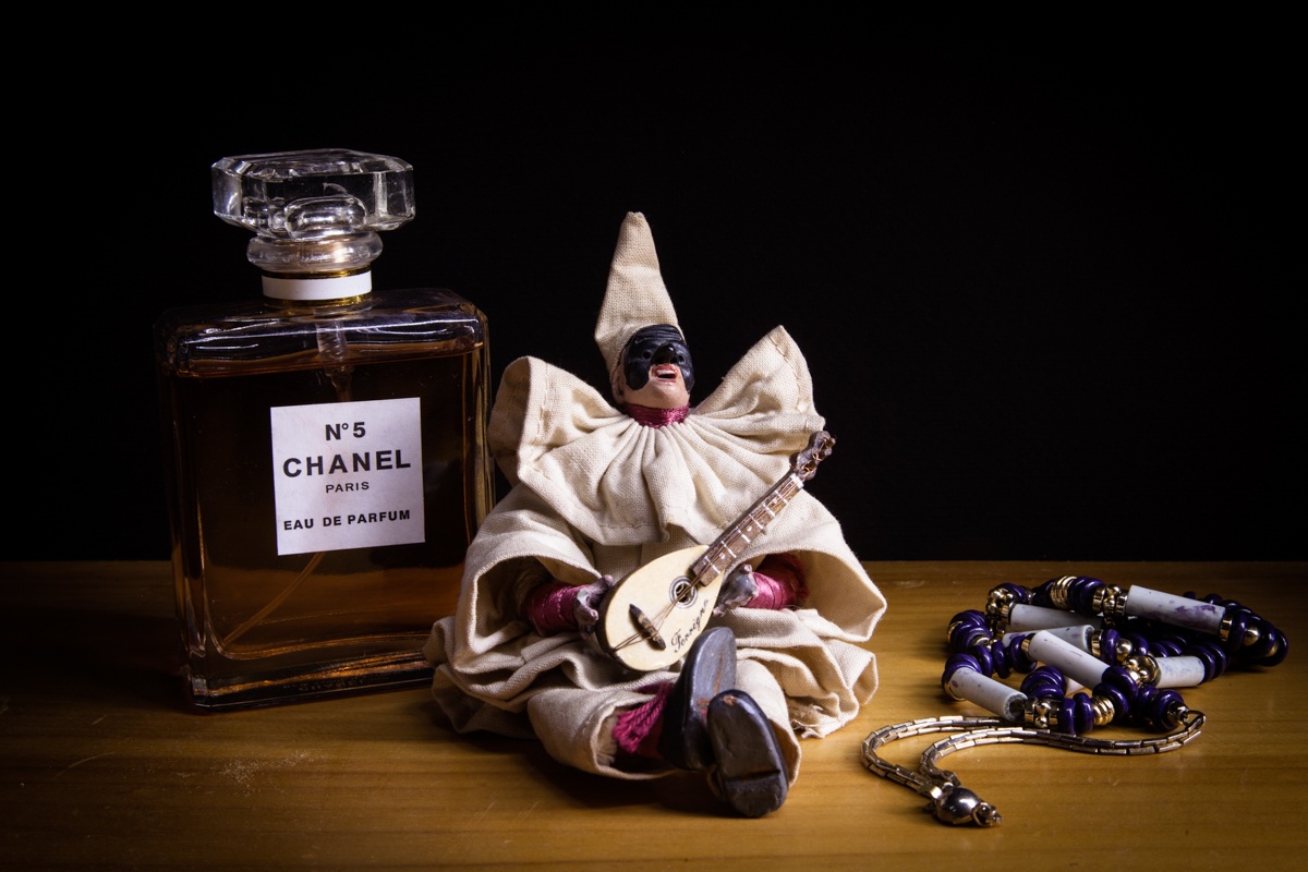 perfumes and toys ...