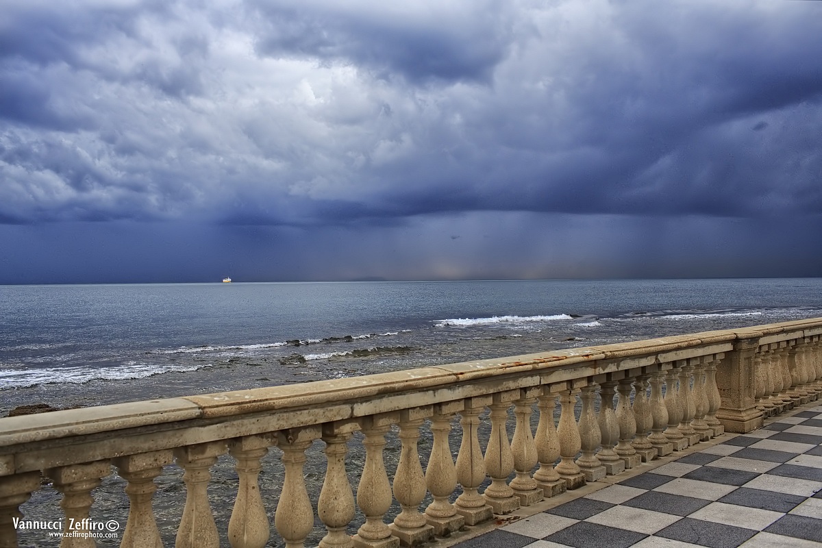 affacciati alla terrazza