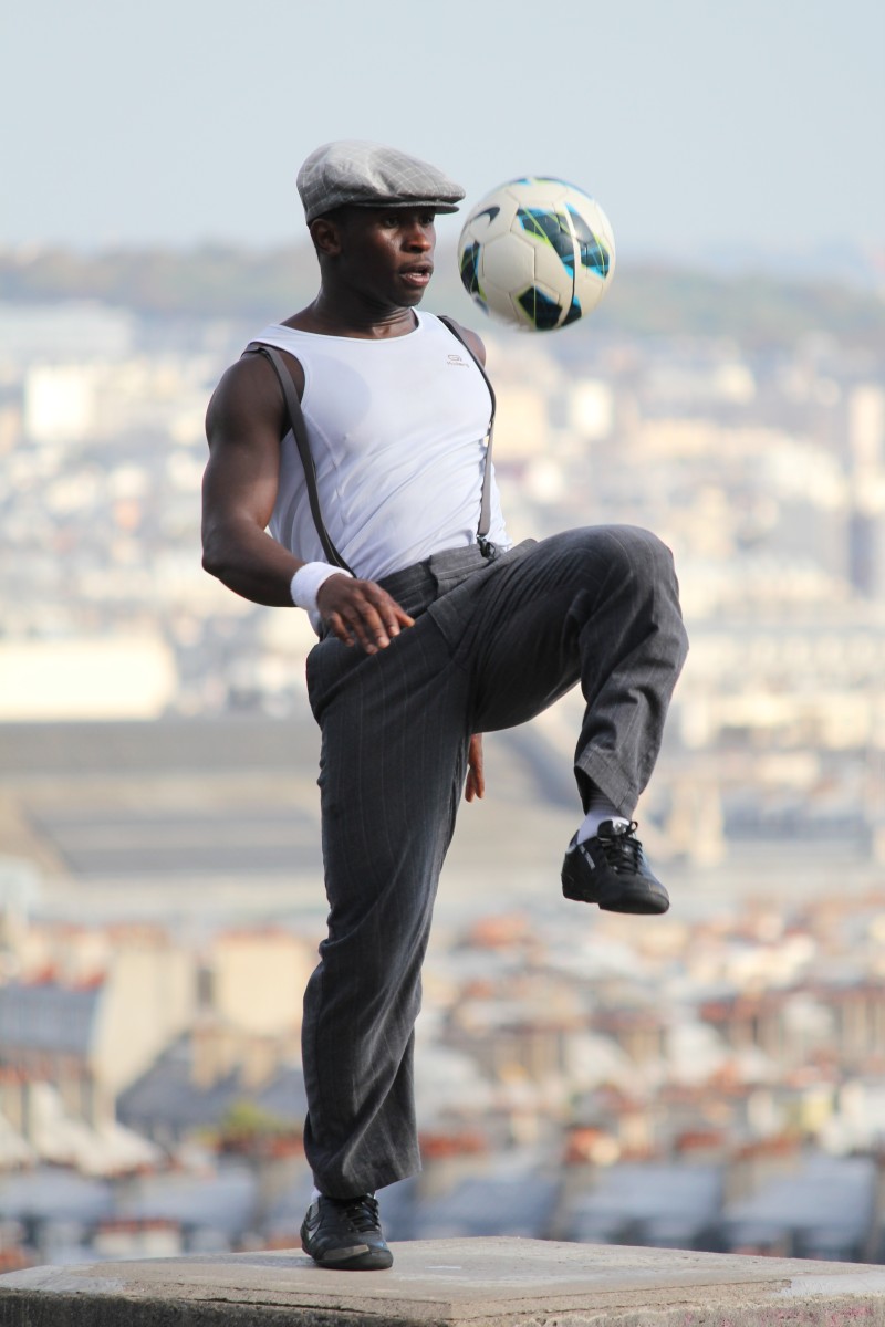 Montmartre street performer