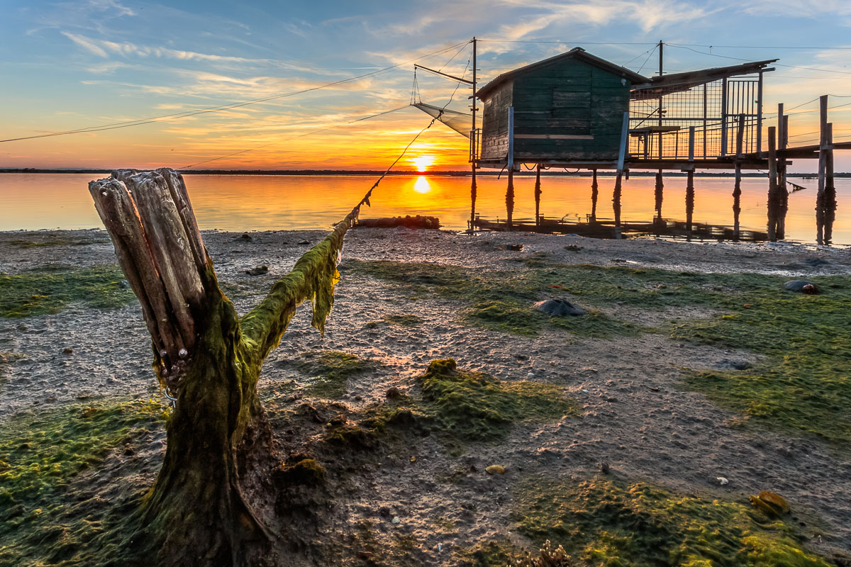 Capanno da pesca al tramonto