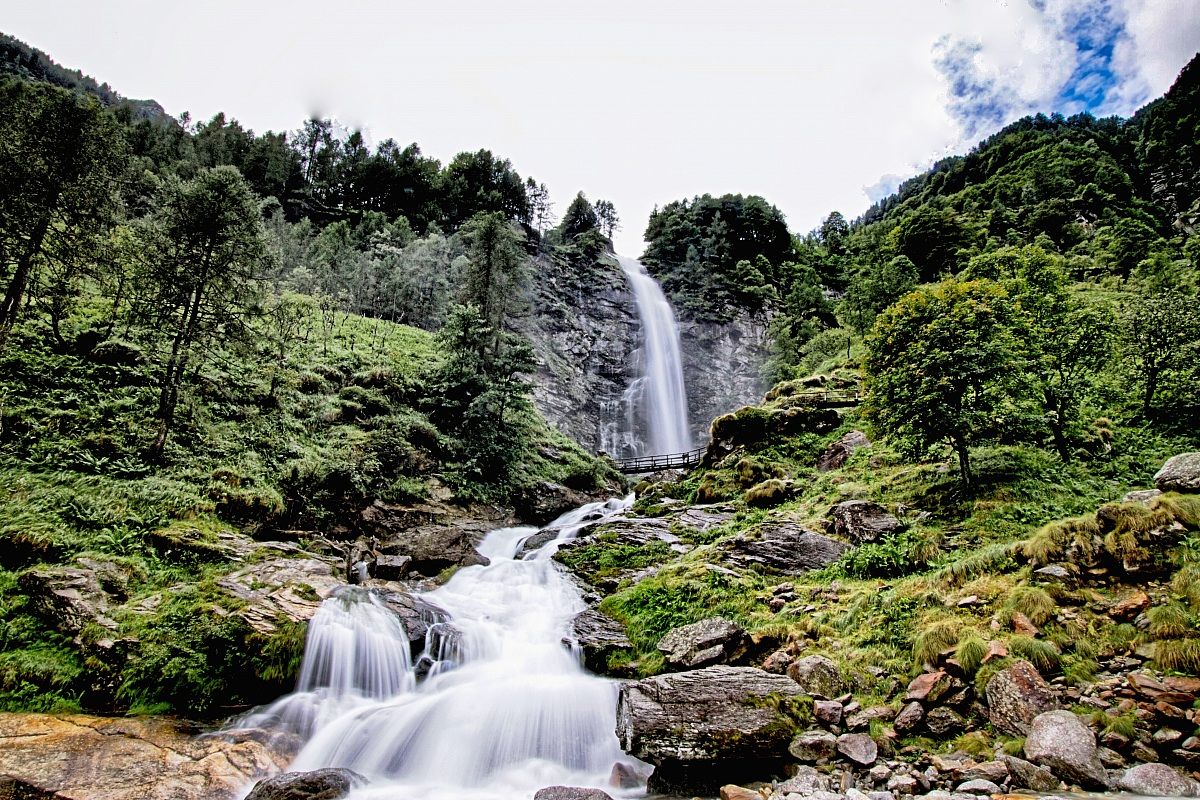 waterfall sonogno