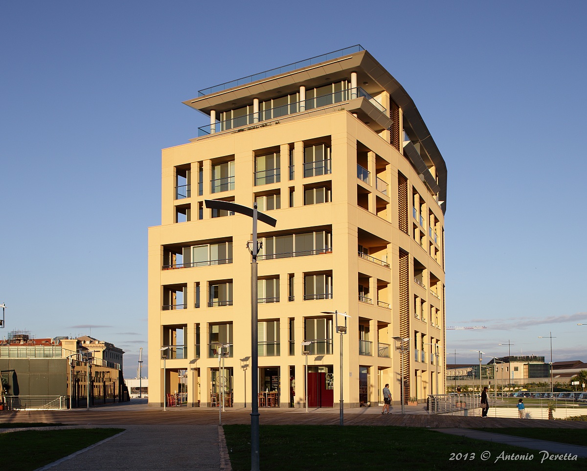 Complex "Crescent" at sunset - Savona