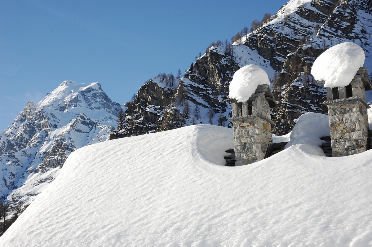 Crampiolo with Mount Cervandone