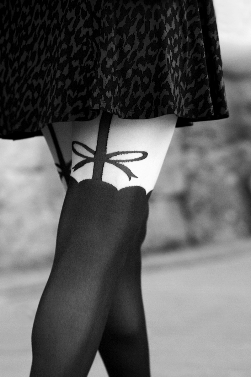 Falso reggicalze - Grafica di strada