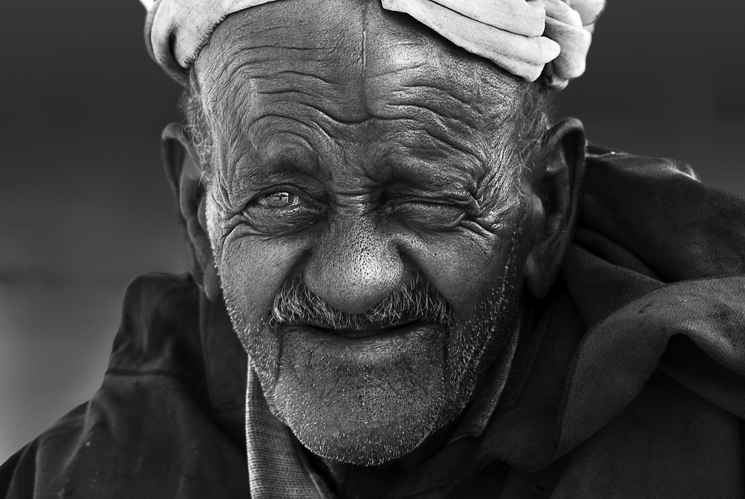 The old man in b / w