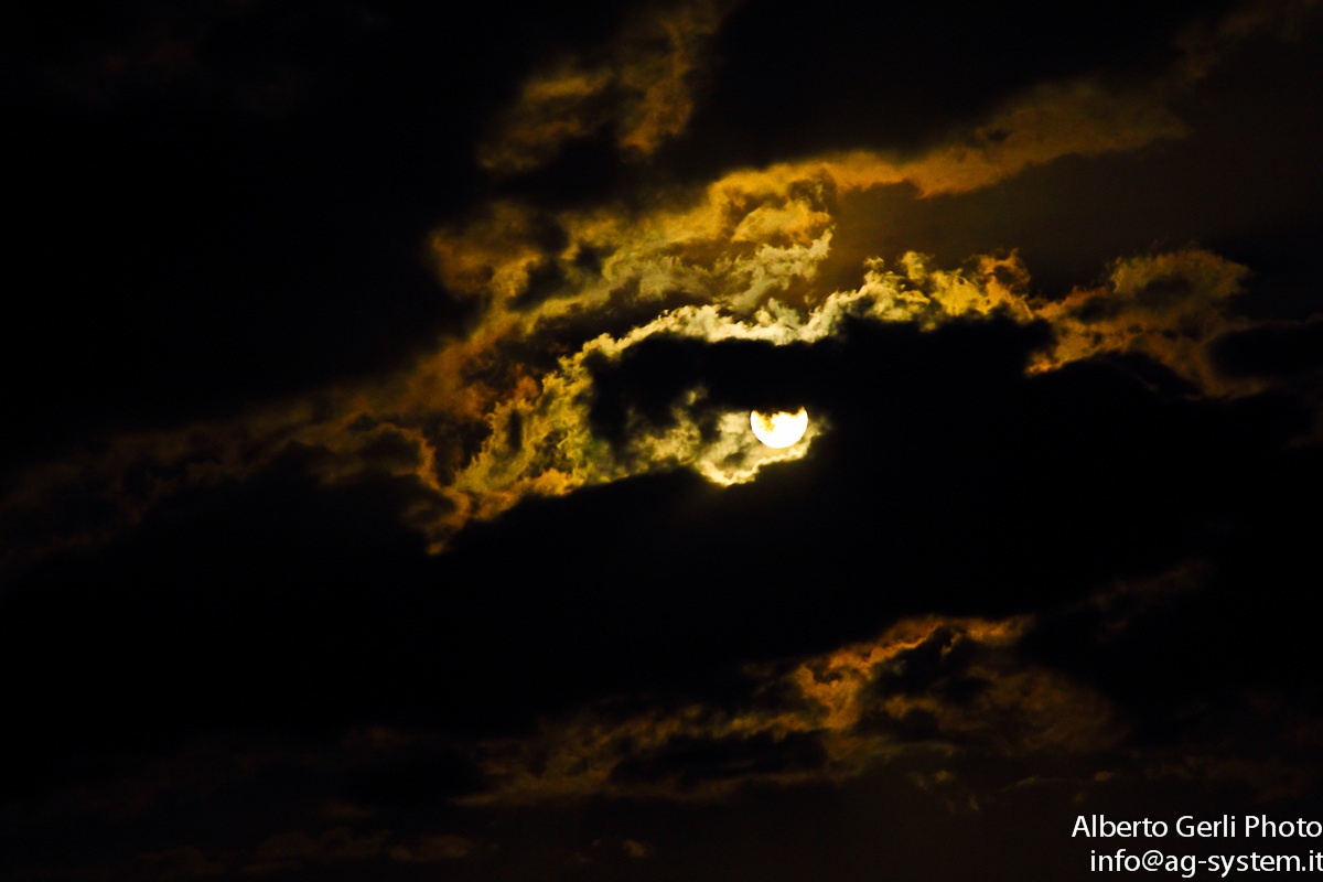 L'abbraccio dalla notte