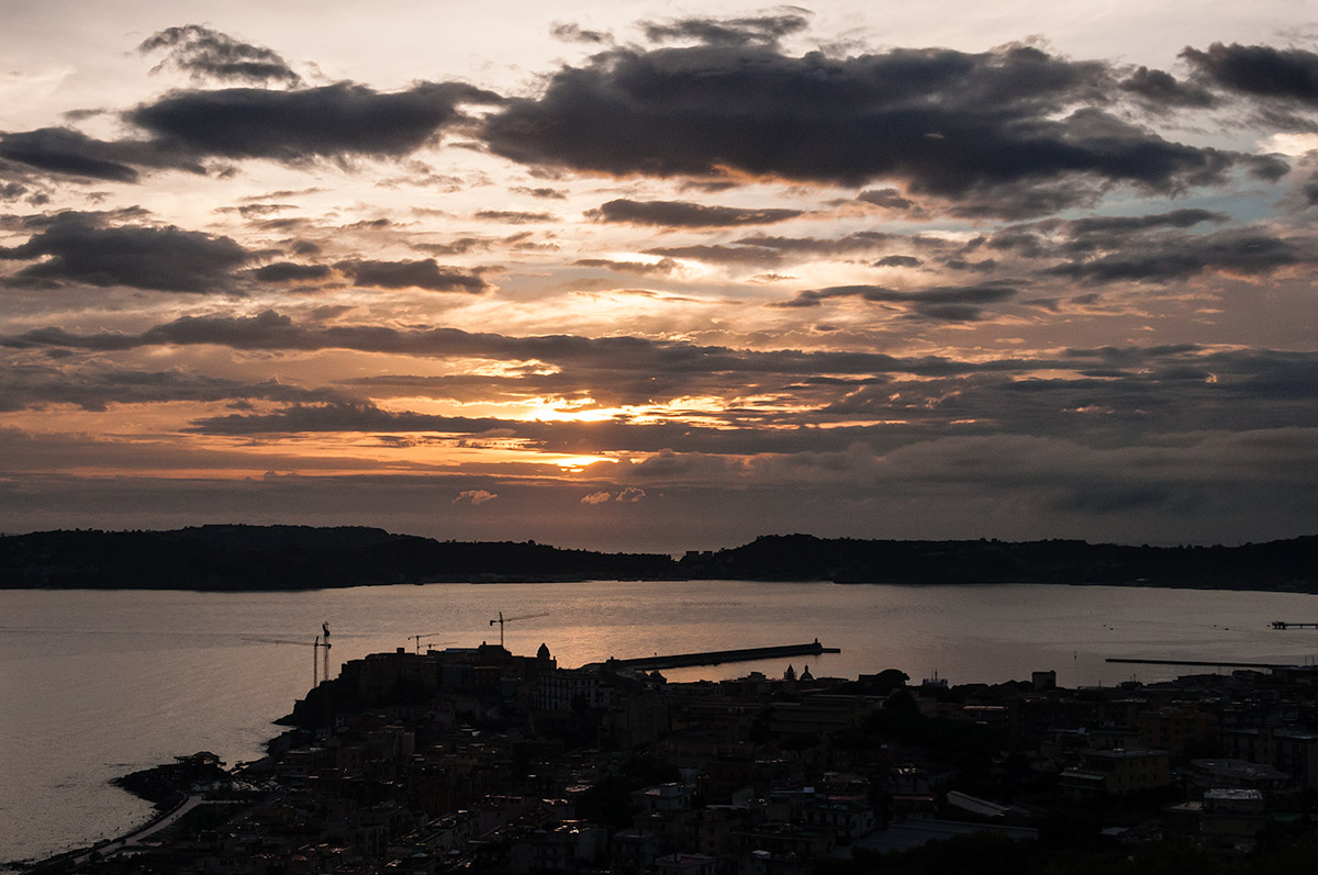 Tramonto su Pozzuoli