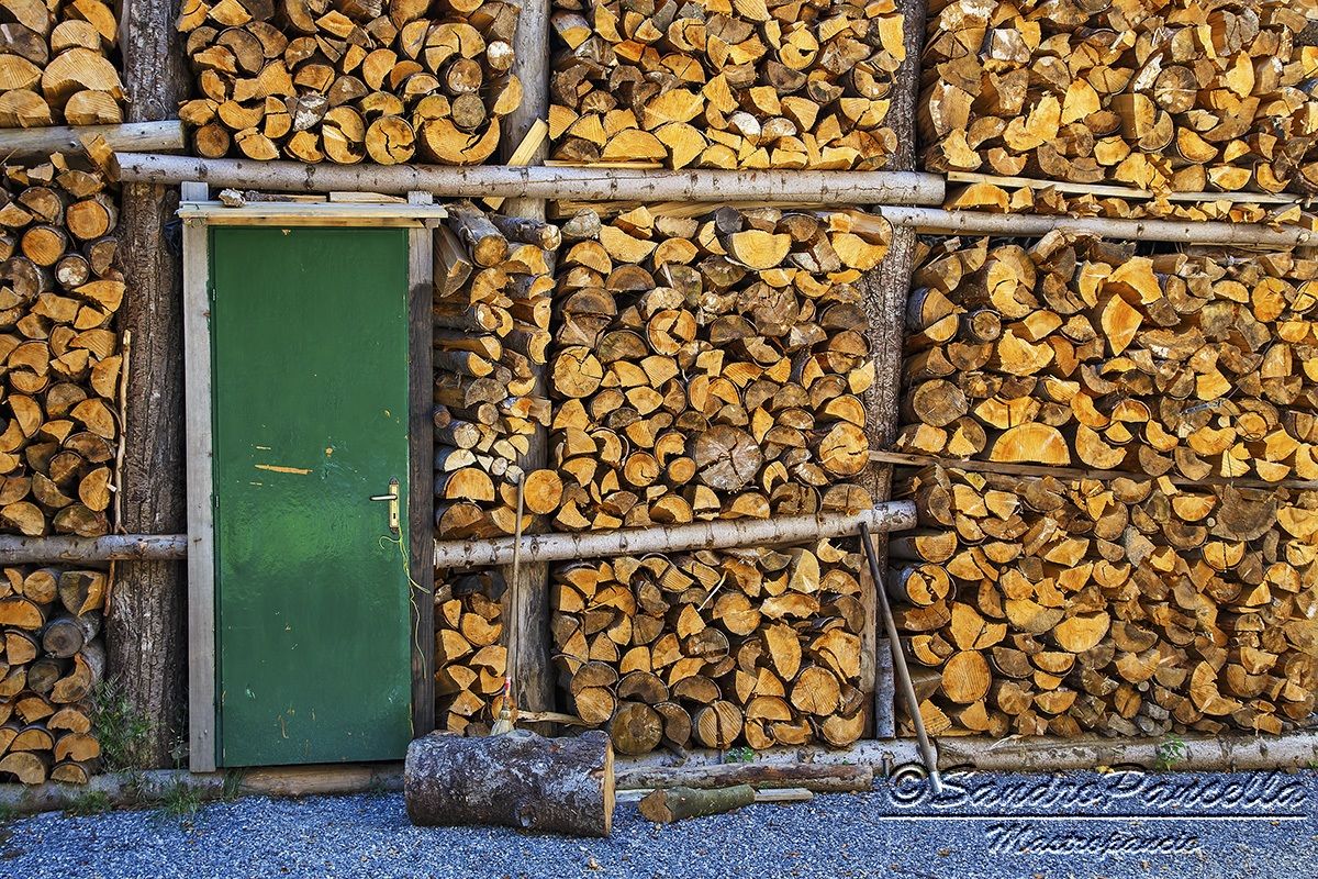 little house in the mountains