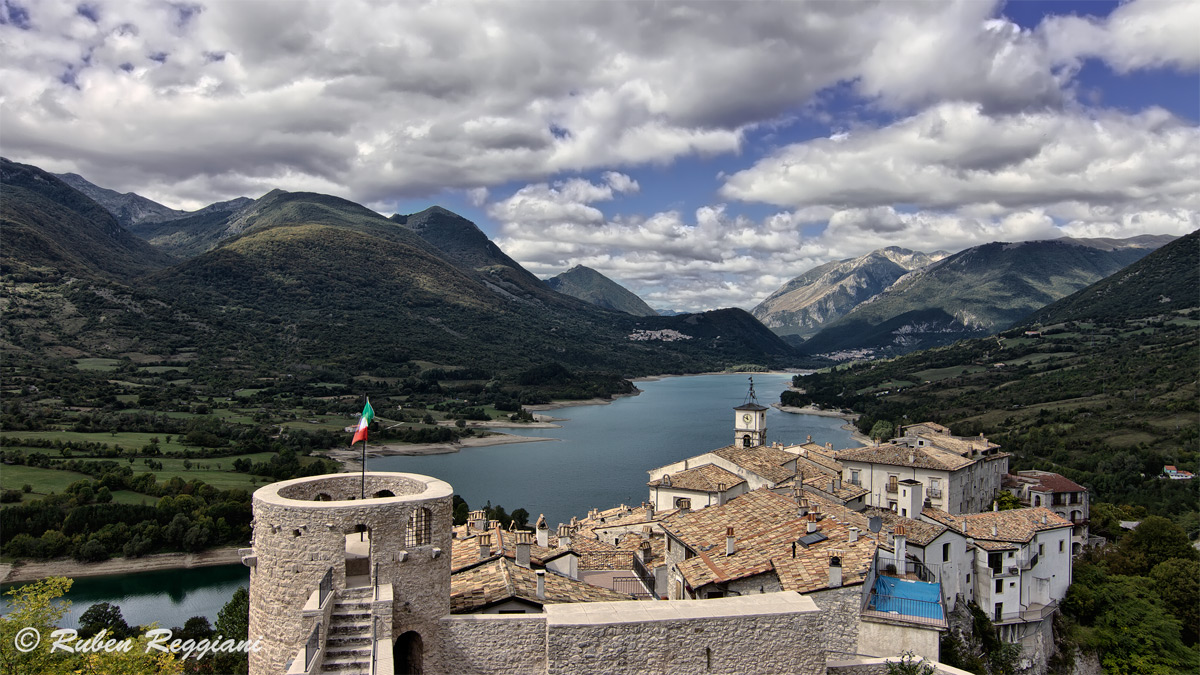 Barrea, lake and valley