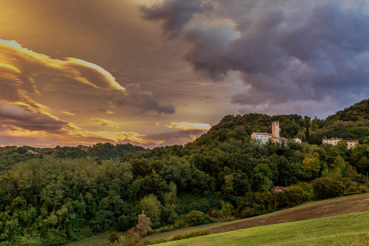 Tramonto vorticoso su Castellino
