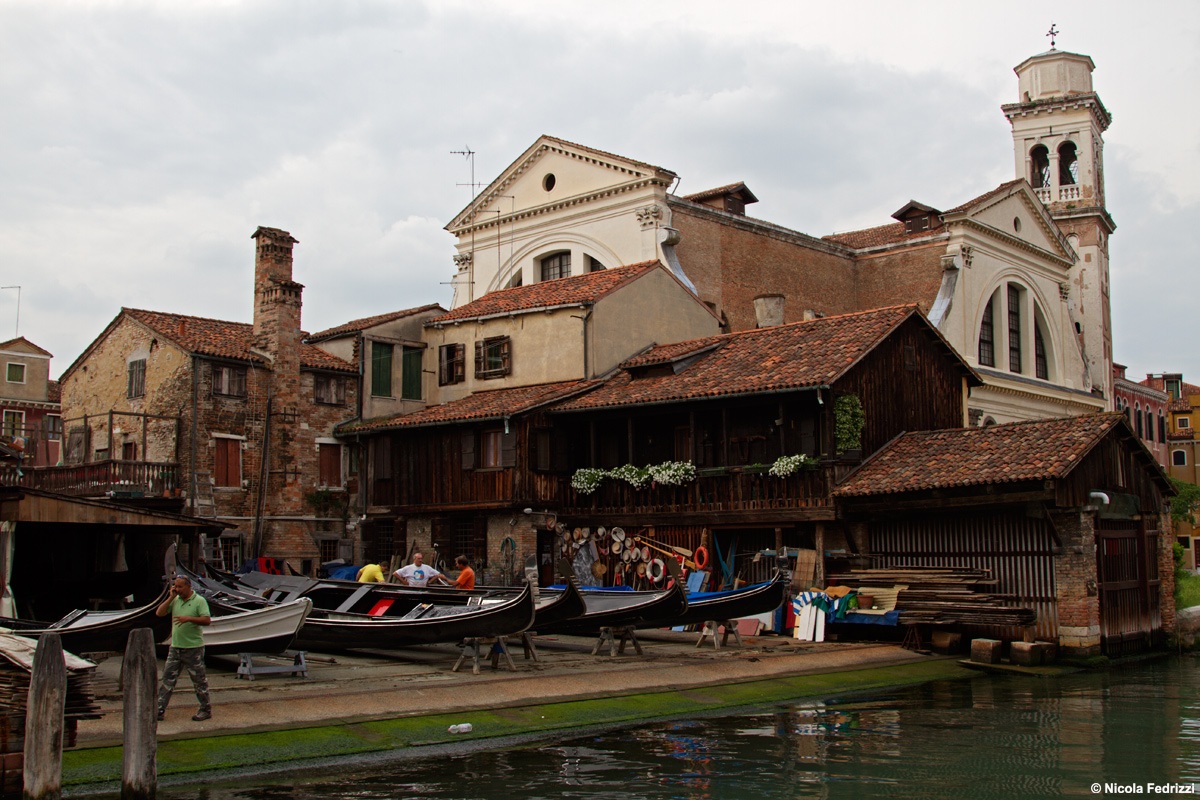 Officina delle gondole