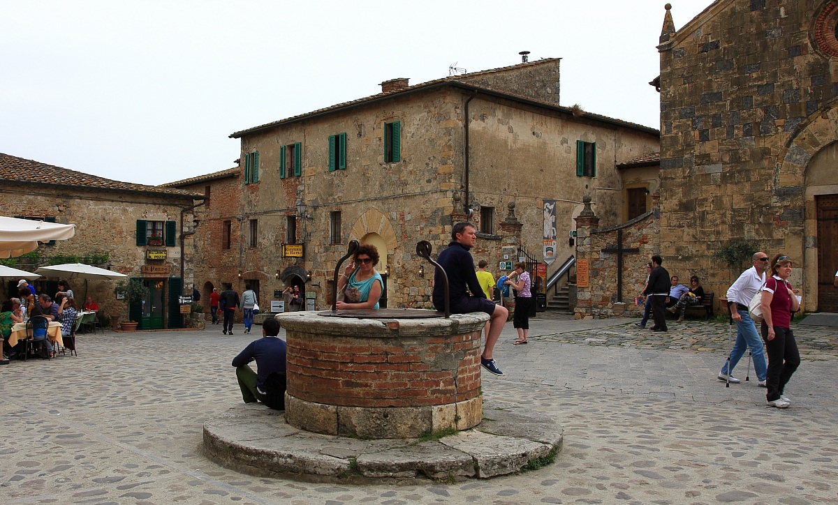Monteriggioni - La piazza