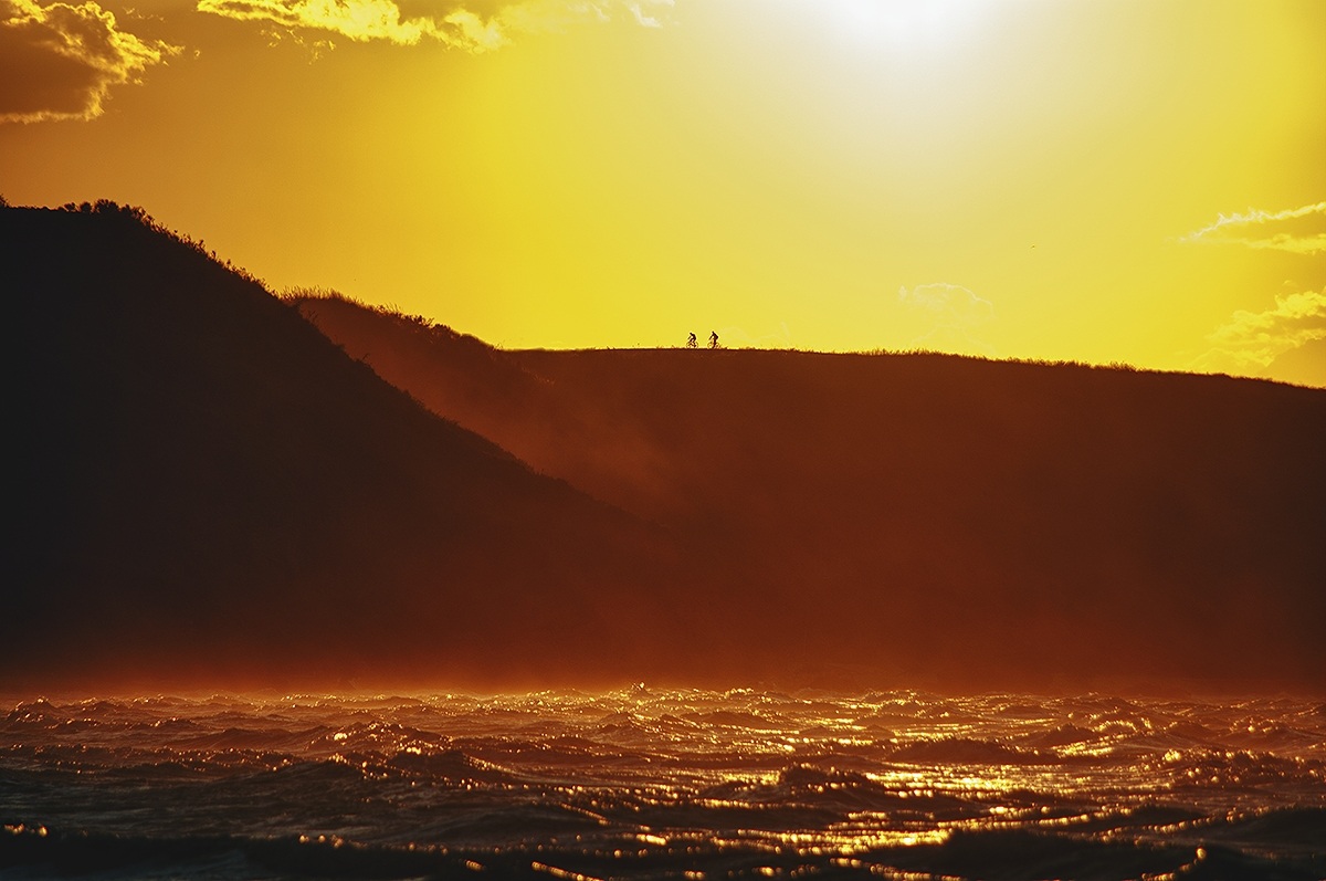 Two cyclists in Punta Penna