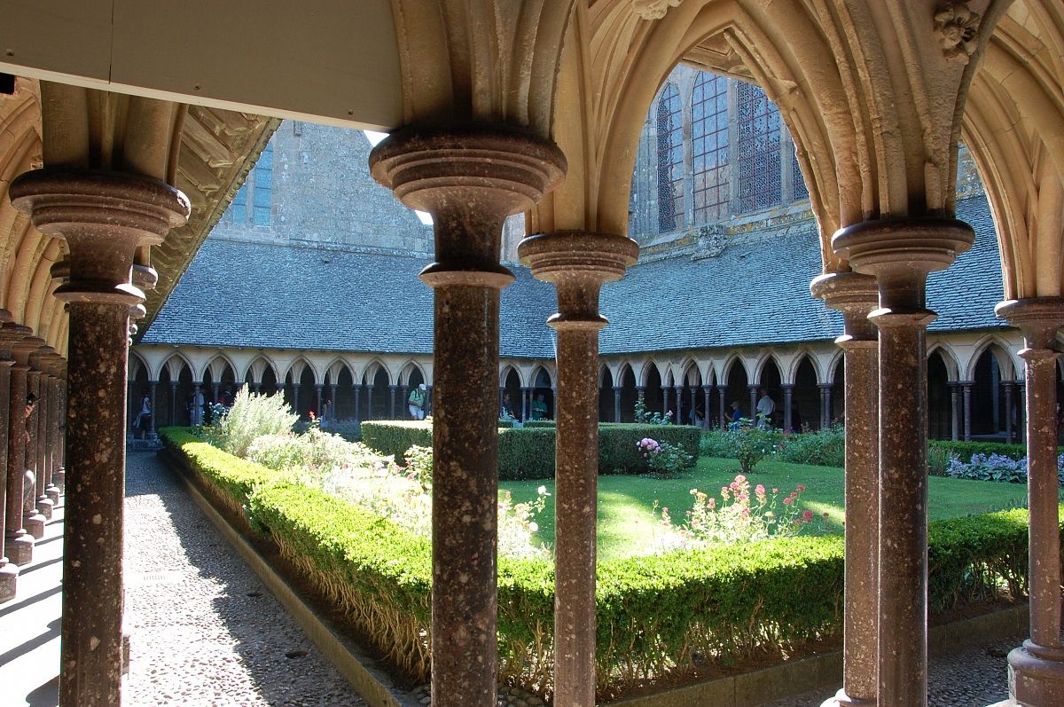 The cloister all 'inside of Mont saint Michel