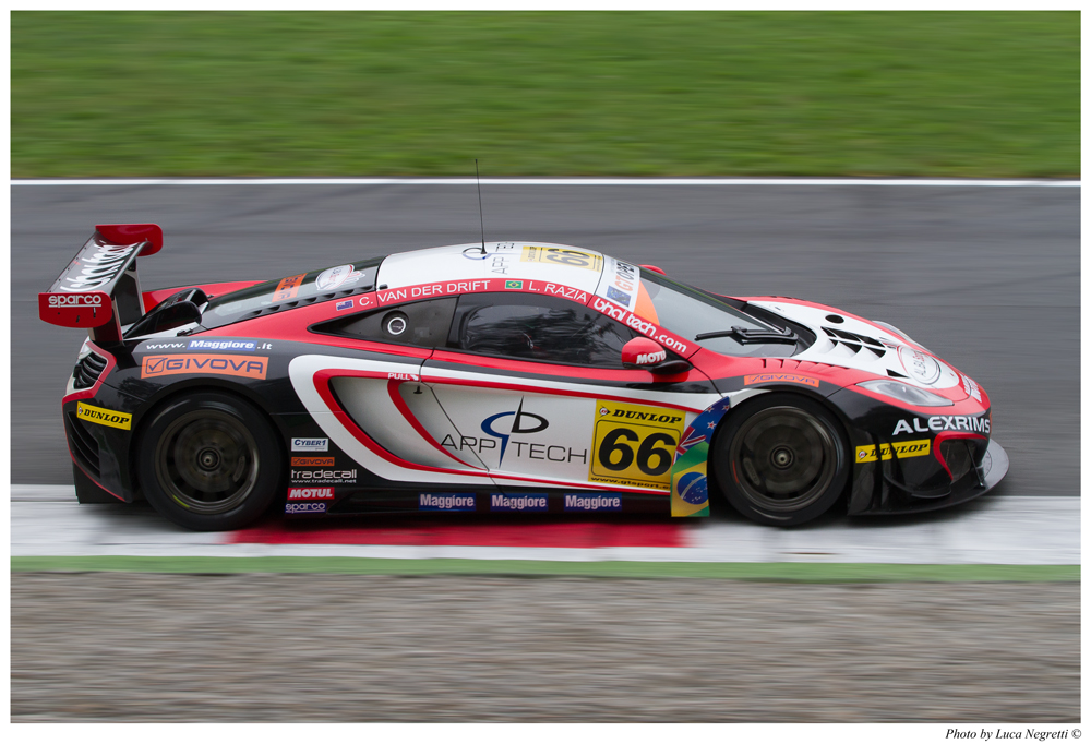 McLaren MP4 12C GT3 - Van Der Drift & Razia