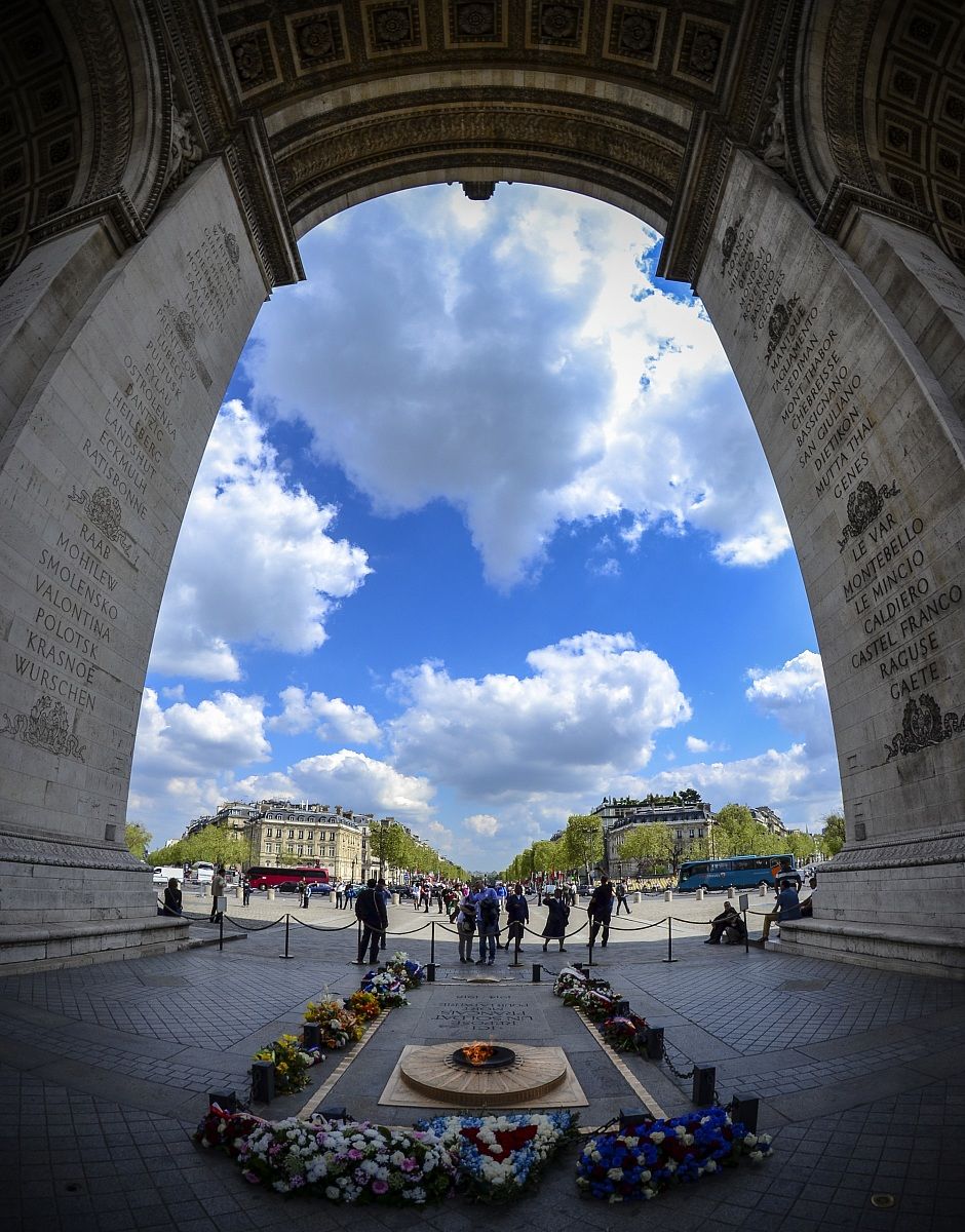 Les Champs Elysées de l'Arc de Triomphe