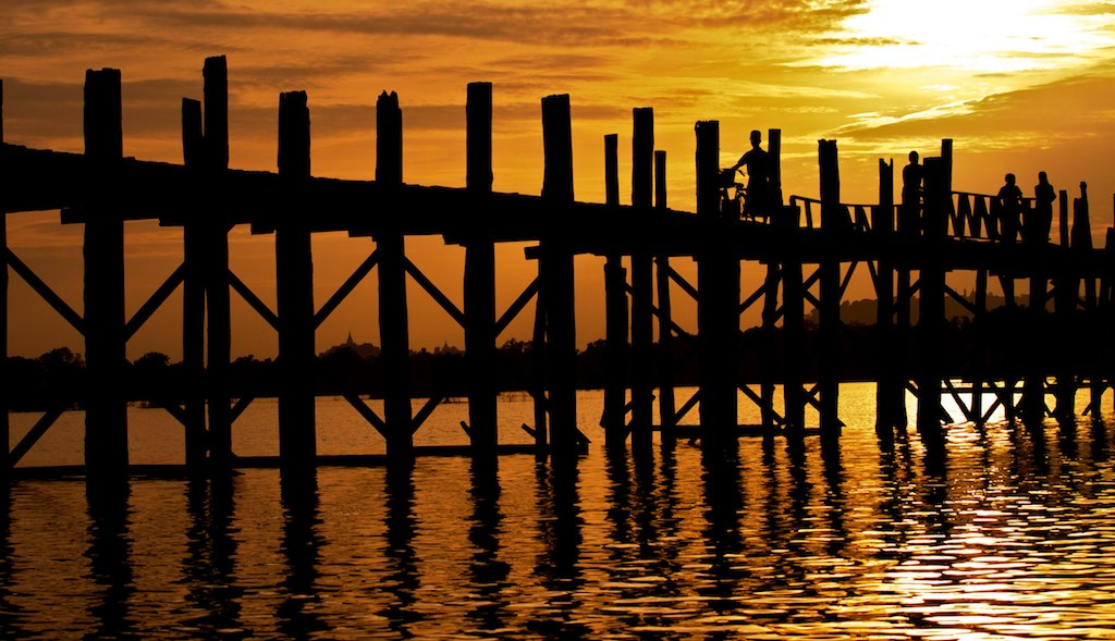 Rientro a casa sul ponte di legno più lungo del mondo