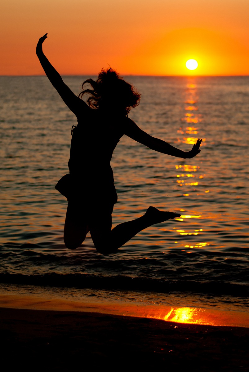 ArteSalto in silhouette!