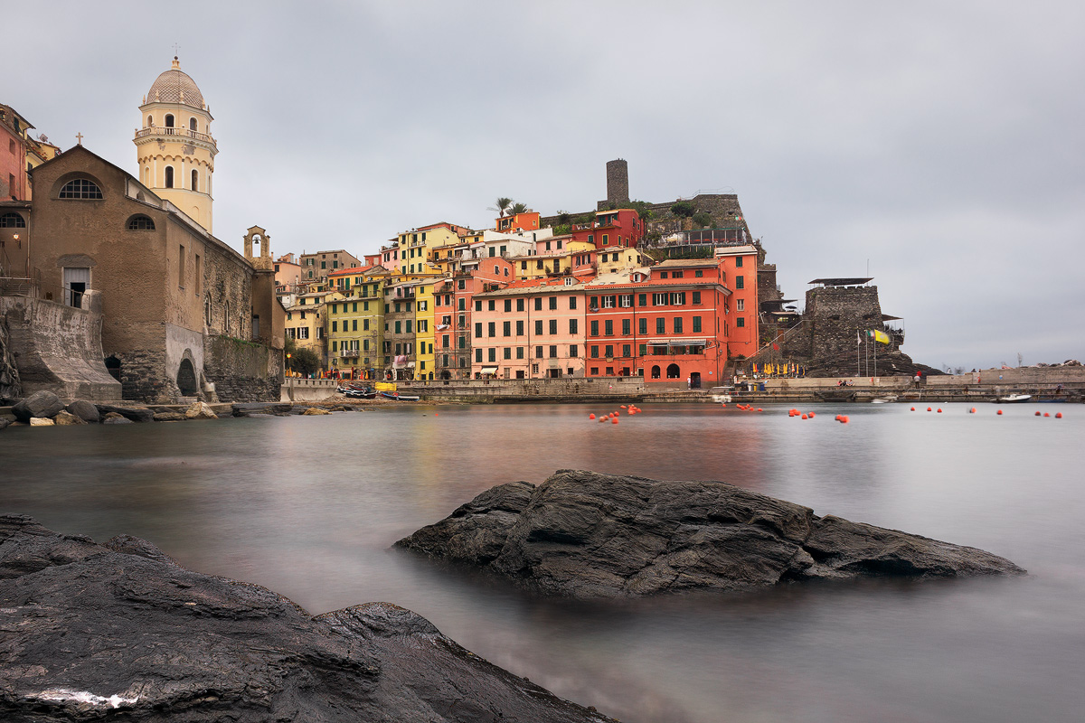 Vernazza harbor