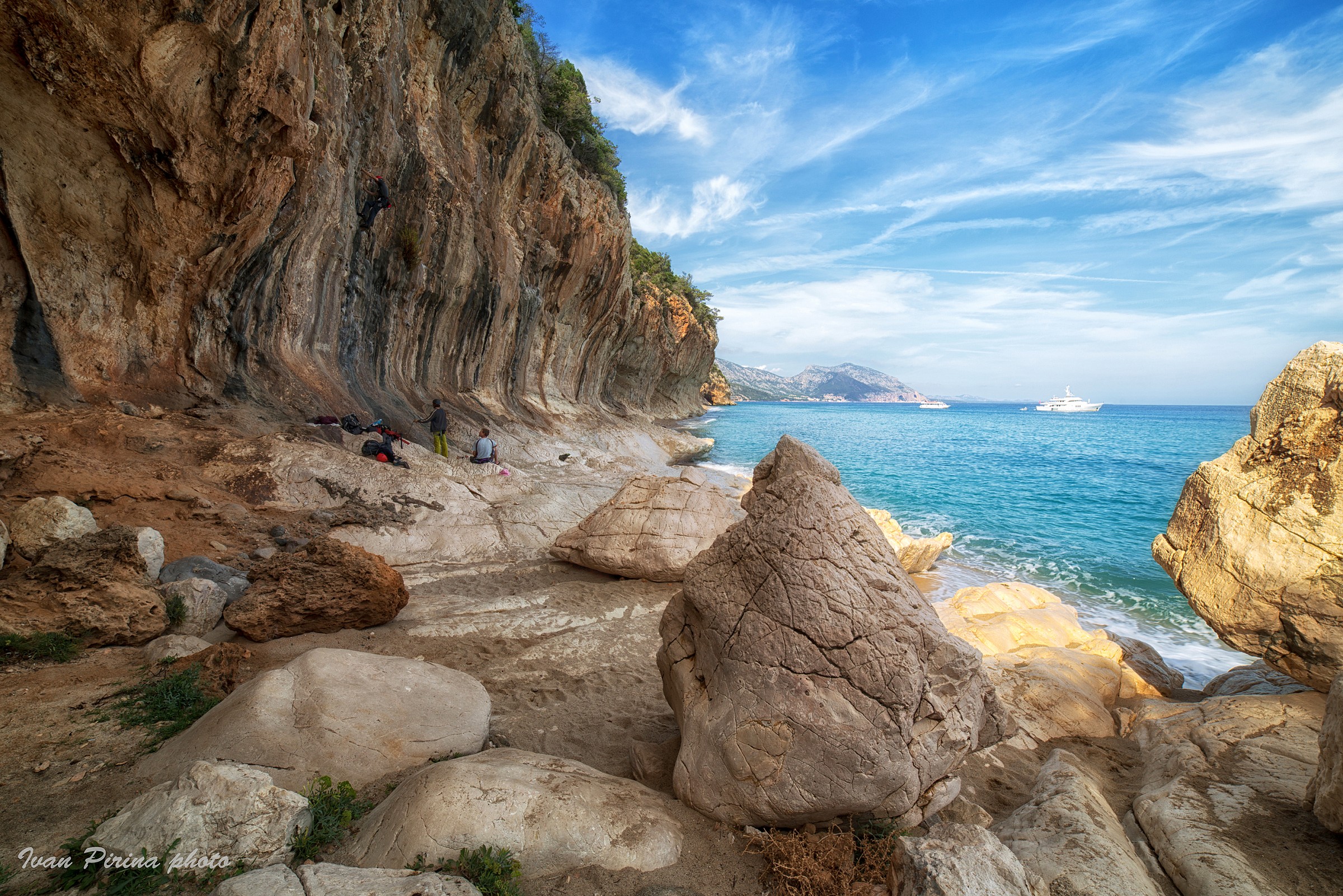 Cala Luna (scogliera nord)
