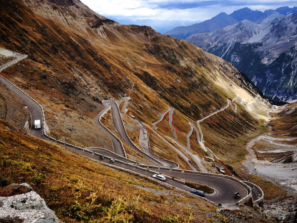 Passo dello Stelvio 46 hairpin bends