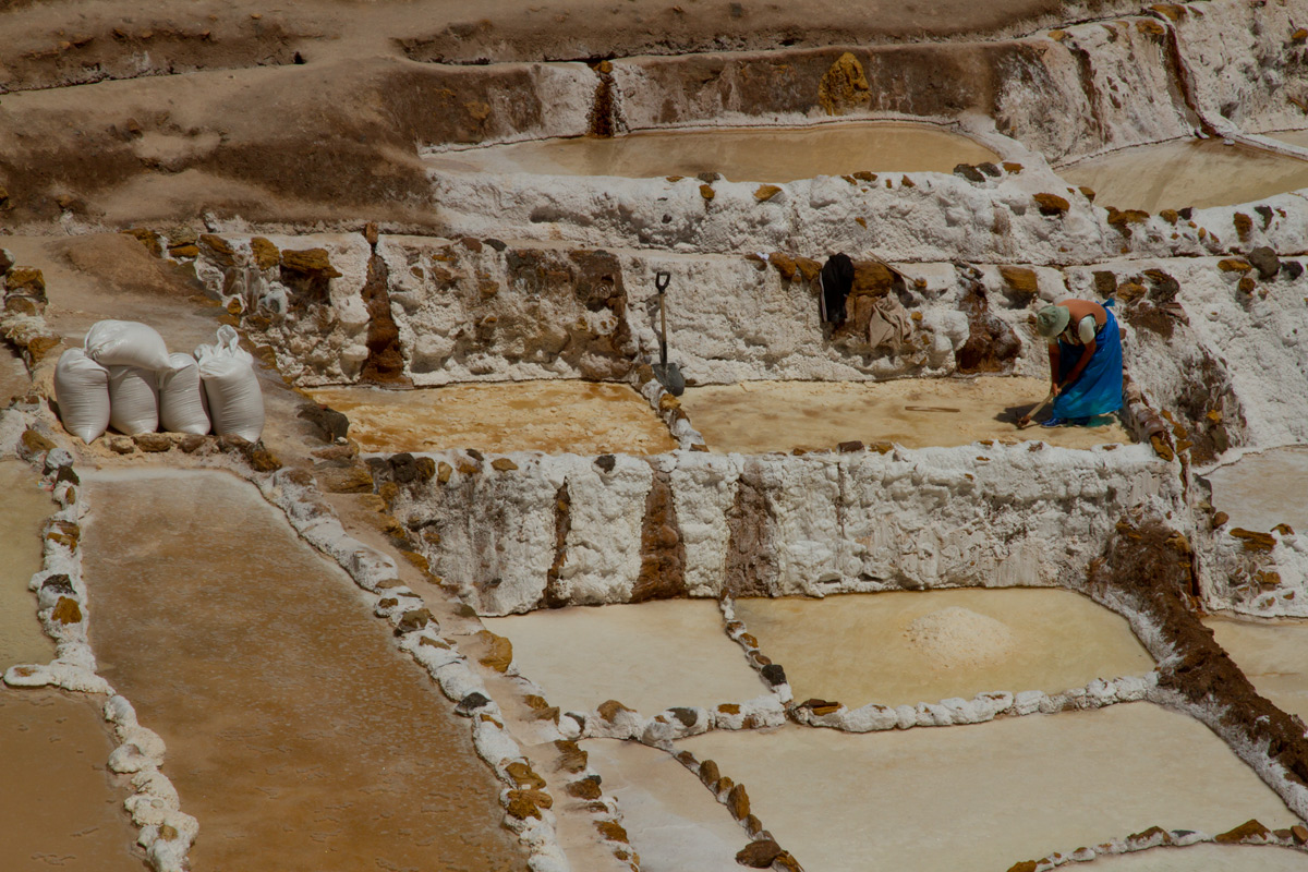 Worker's Saline Maras