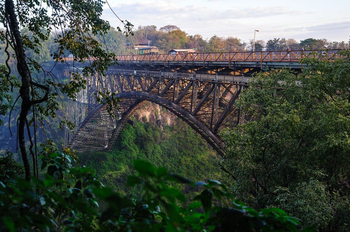 Il vecchio ponte della ferrovia sullo Zambesi