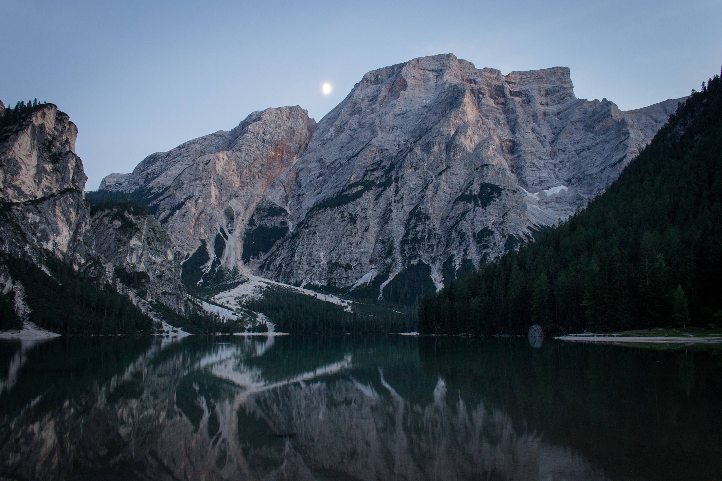 The moon comes from the mountain