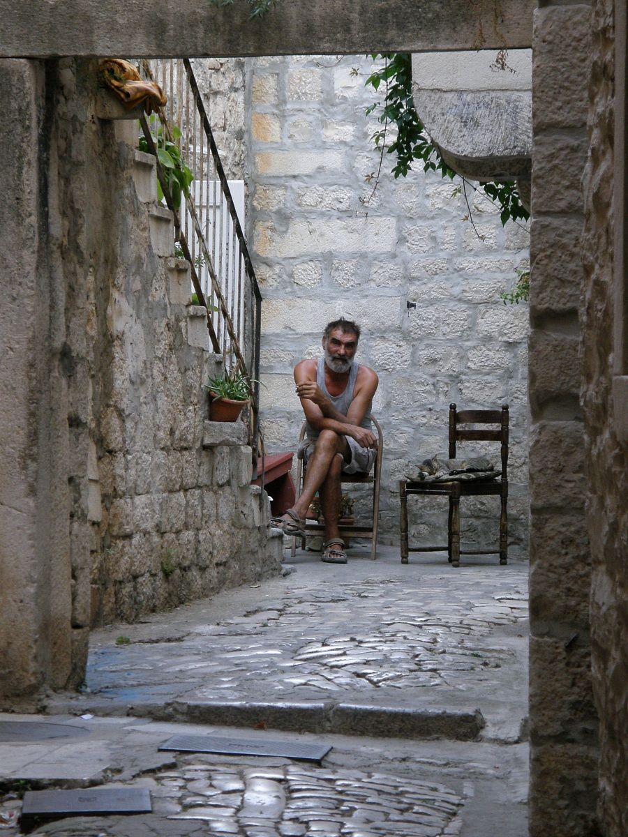 man with cat in Trogir