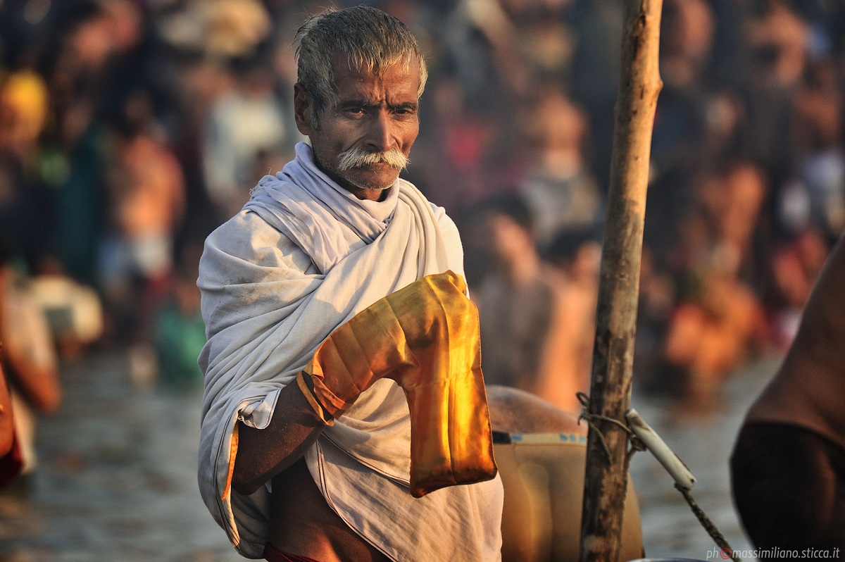 Pilgrim prayer at Sangam