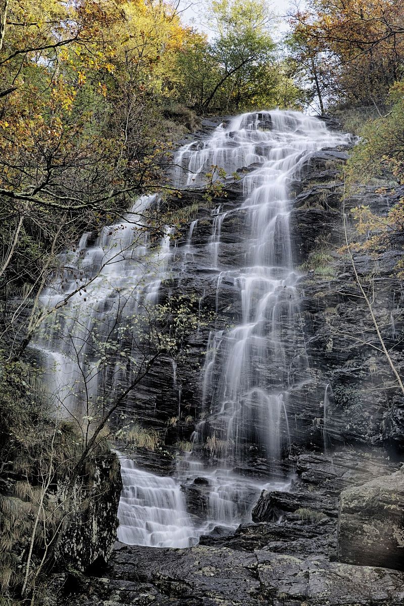 Coglio cascade downstream maggia