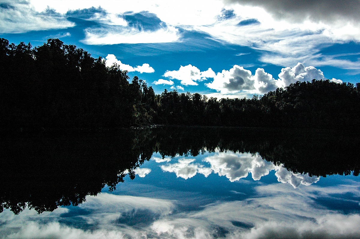 Lake Mapourika: reflection
