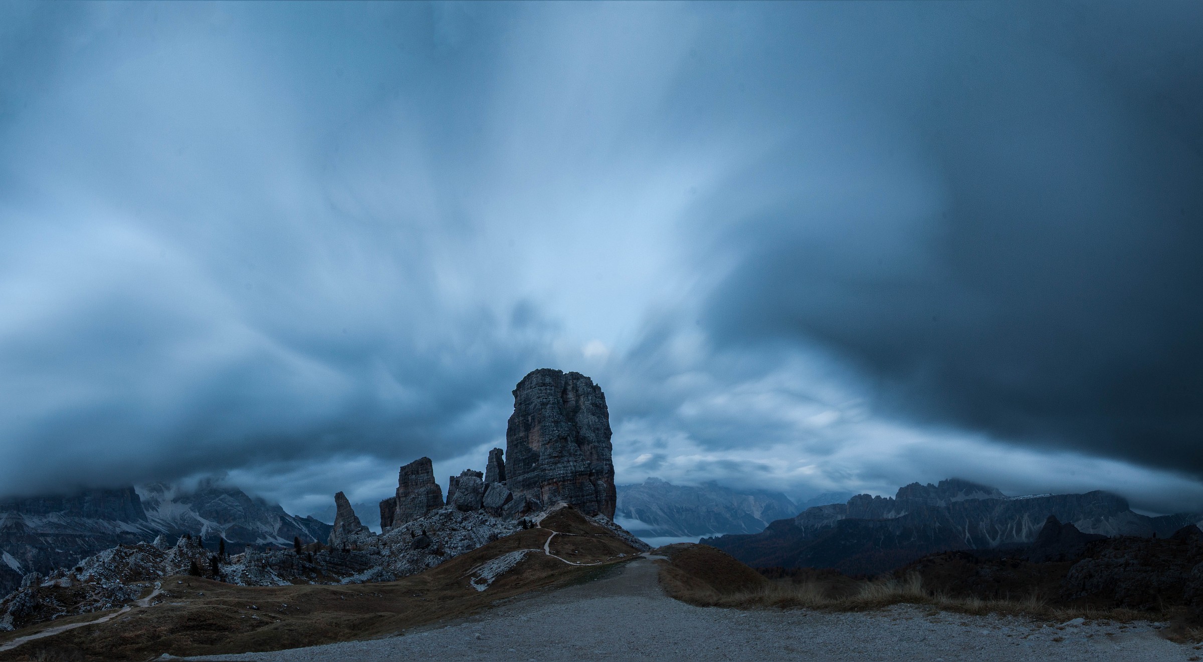 5 towers with motion