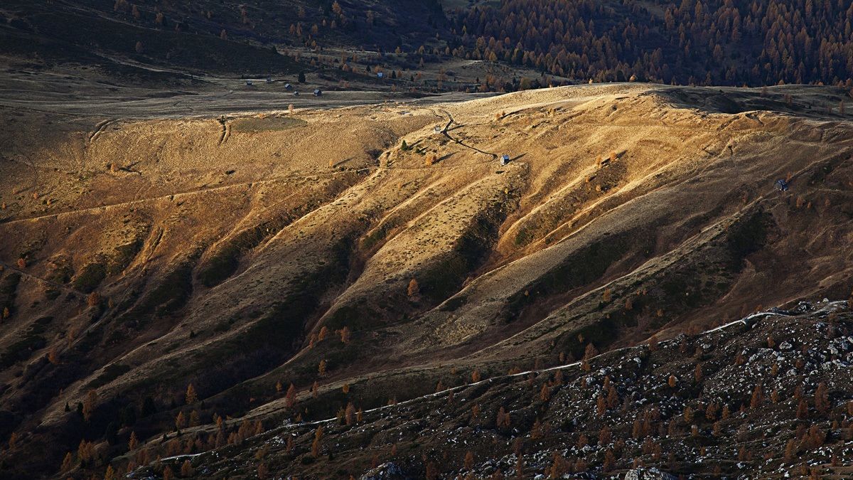 luci e ombre sui pascoli del passo Giau