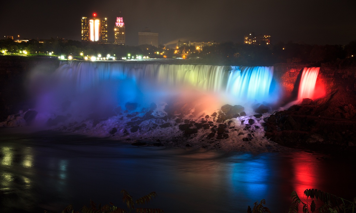 Cascate del Niagara by night