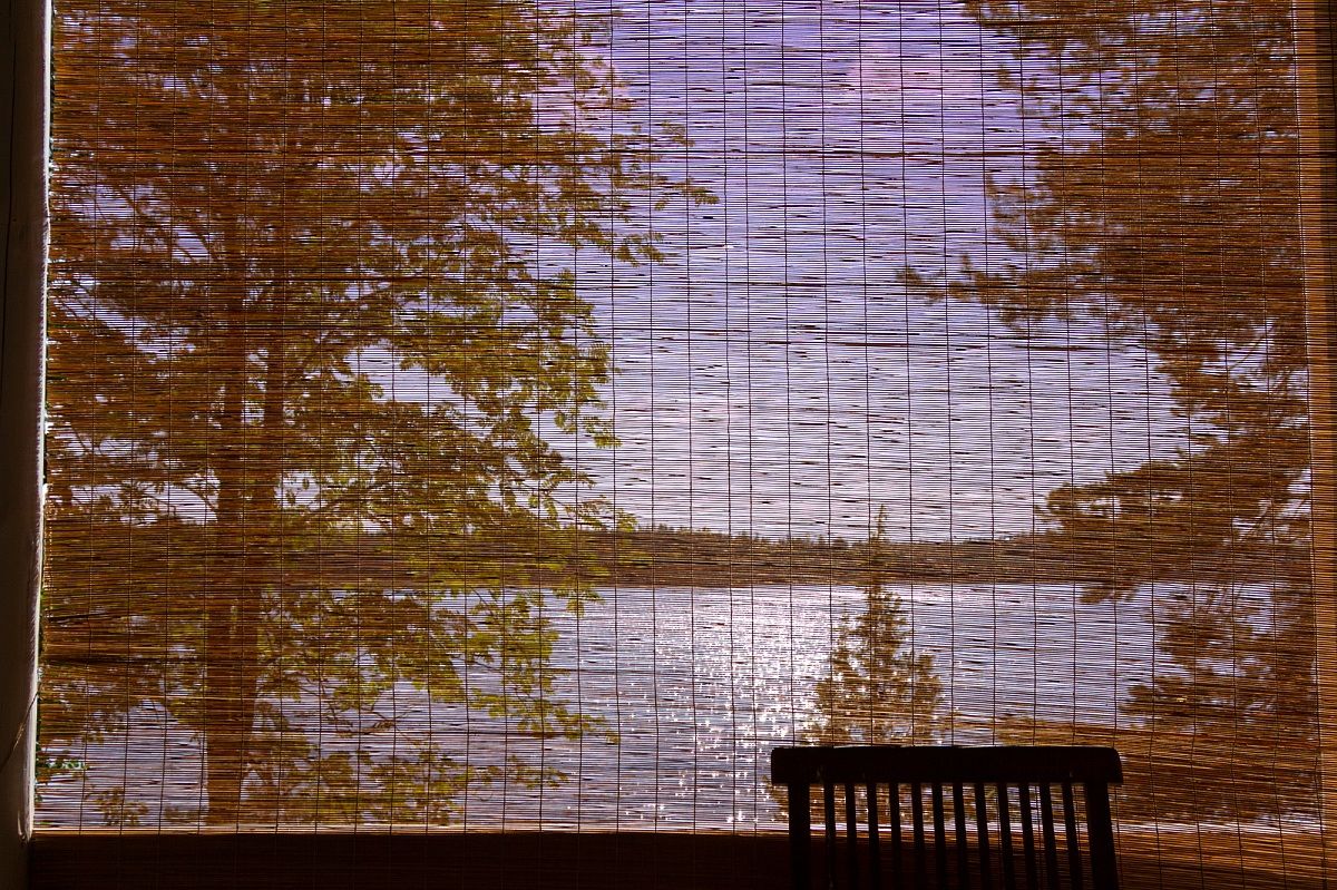 Behind the strawcurtain