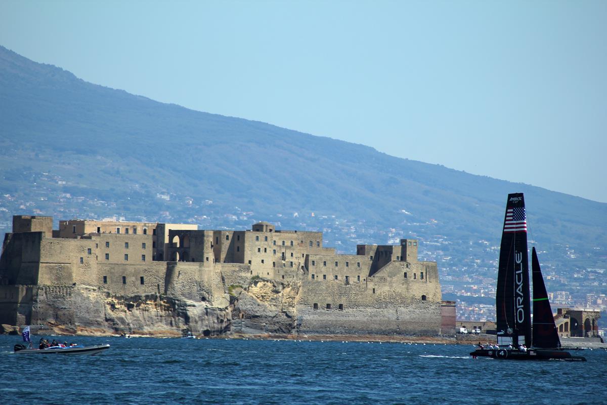 America's Cup - Oracle e Castel dell'Ovo