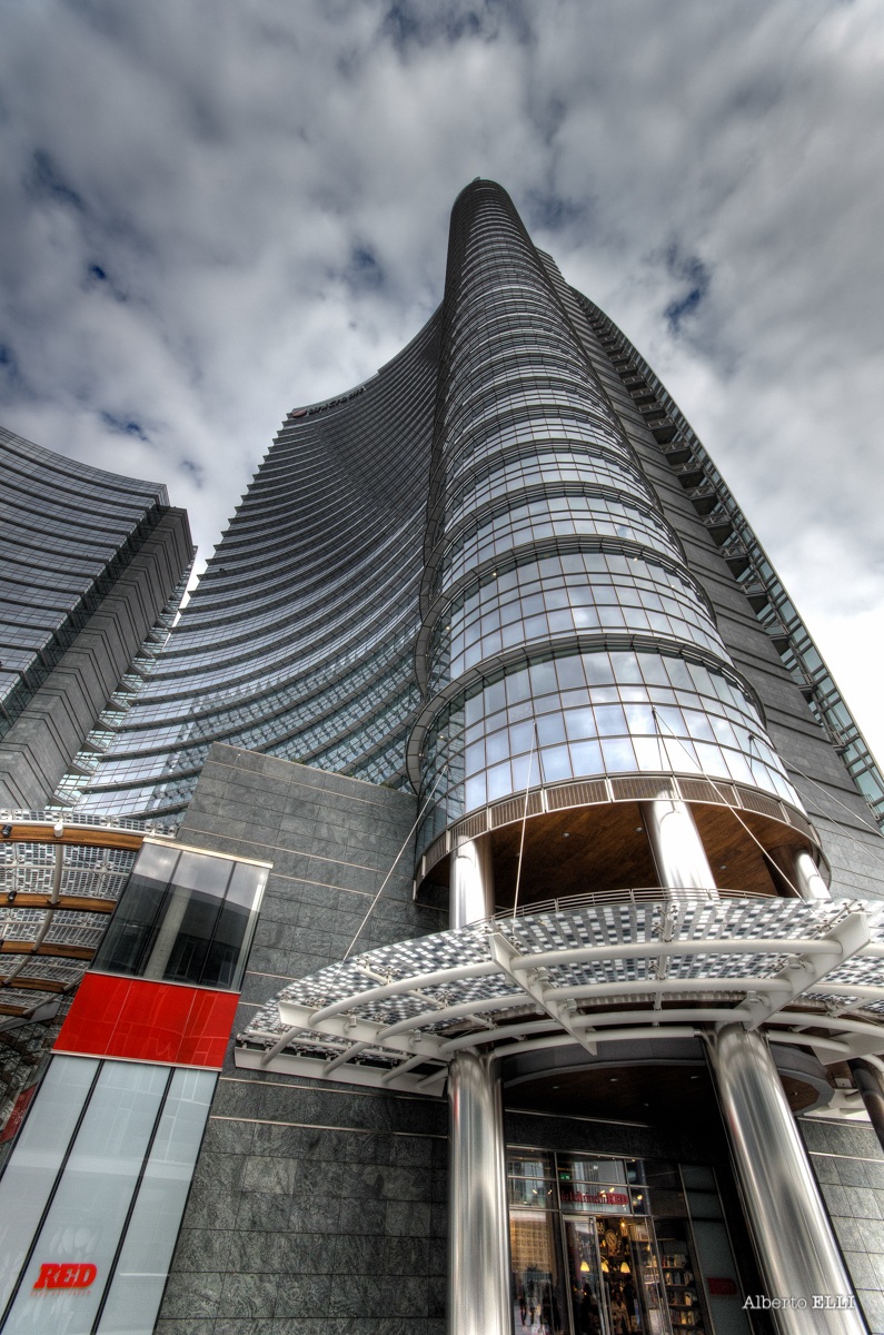 Square Gae Aulenti (hdr)