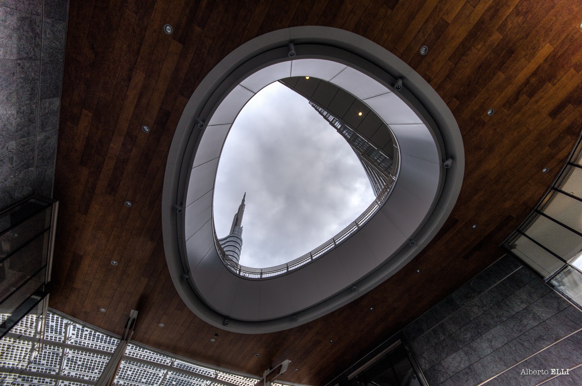 Square Gae Aulenti (hdr)